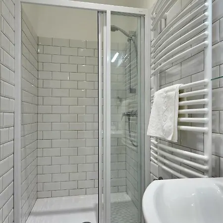 Schieszl 1 * Budapeste